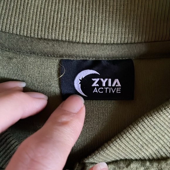 Zyia Green & Black Sherpa Fleece Zip Up - Picture 6 of 8